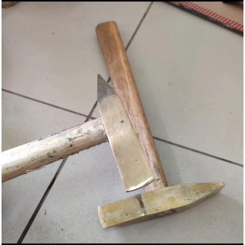 Palu ciping kuningan 500 gram palu tukang las gagang kayu