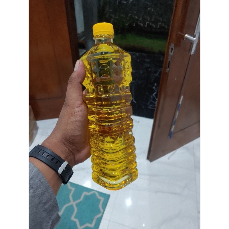 

Minyak 900ml kemasan botol