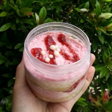 

Vanilla Strawberry - Cake in Jar | Dessert Jar | Kue | Jarcake