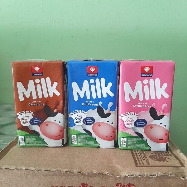 

SUSU UHT MILK DIAMOND 125ml strawberry chocolate full cream stroberi coklat