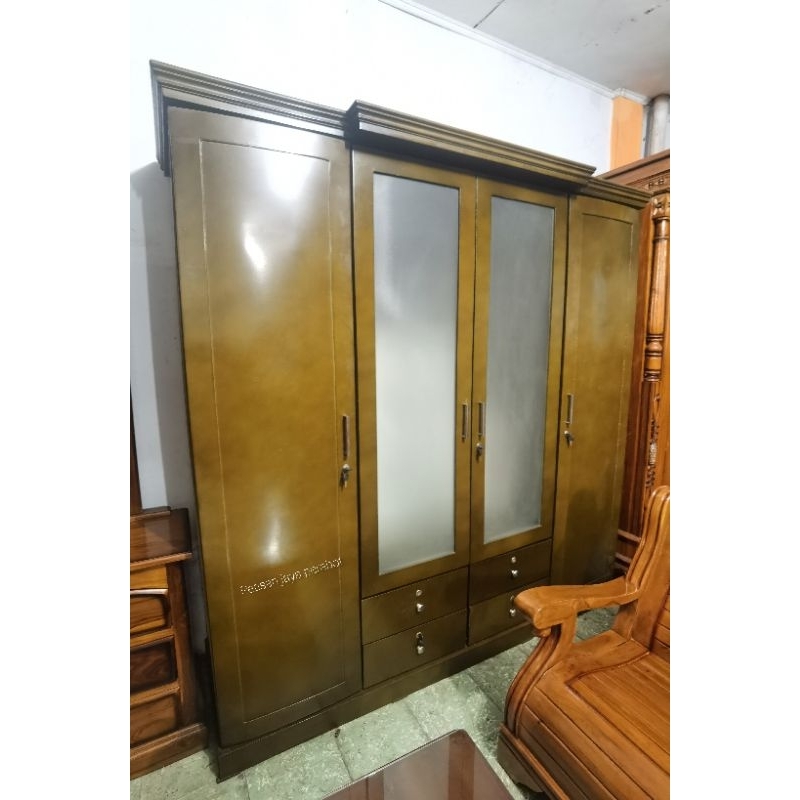 Lemari Pakaian / Lemari pakaian kayu