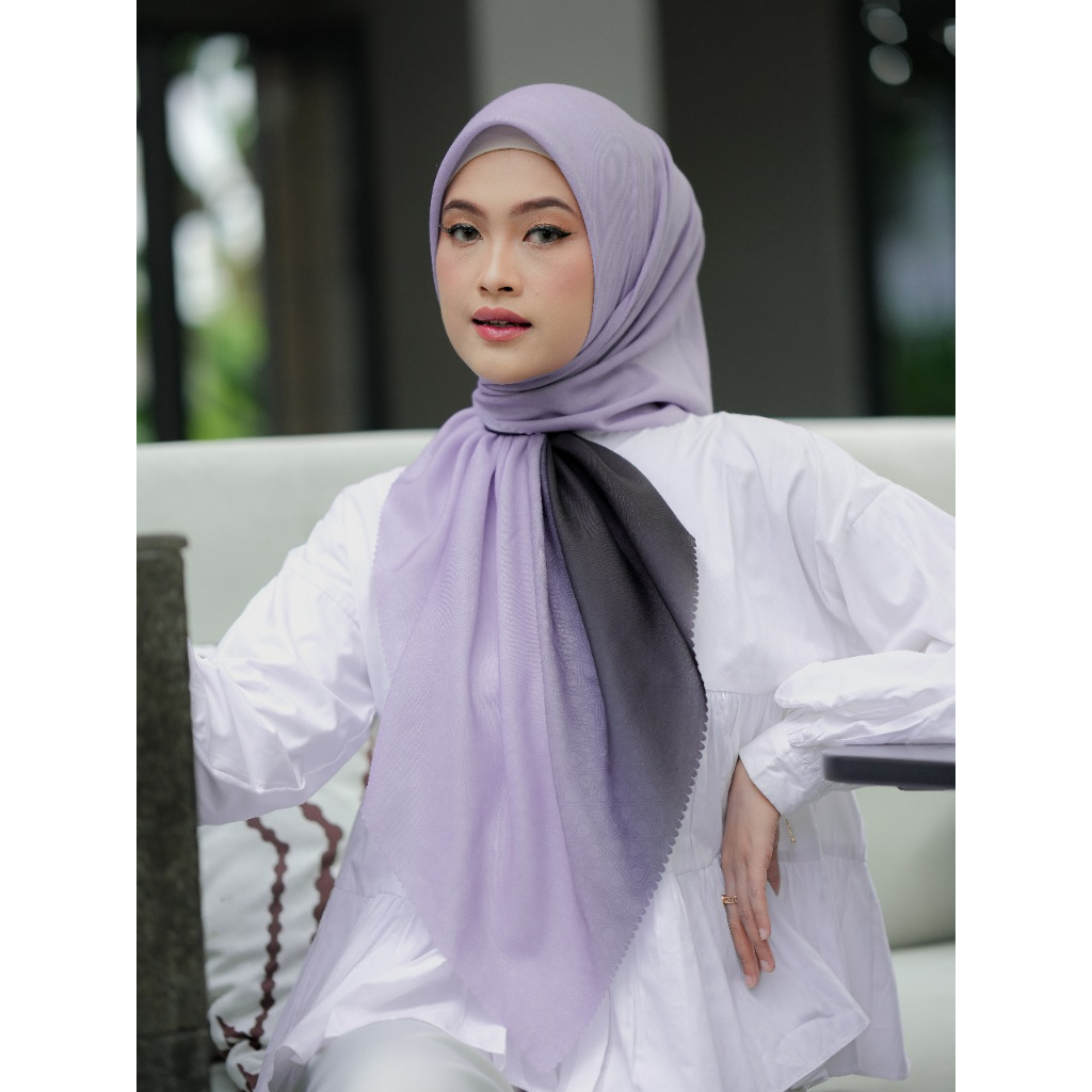 Kerudung Segiempat Voal Sublime Embos Motif series Veera Scarf by Kayla Scarf/ Kayla Signature box e