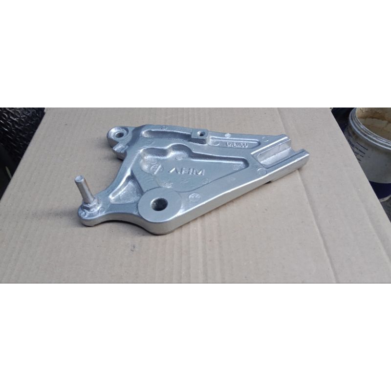 bracket dudukan kaliper rem cakram belakang supra x 125 fi original caliper rear kepala babi
