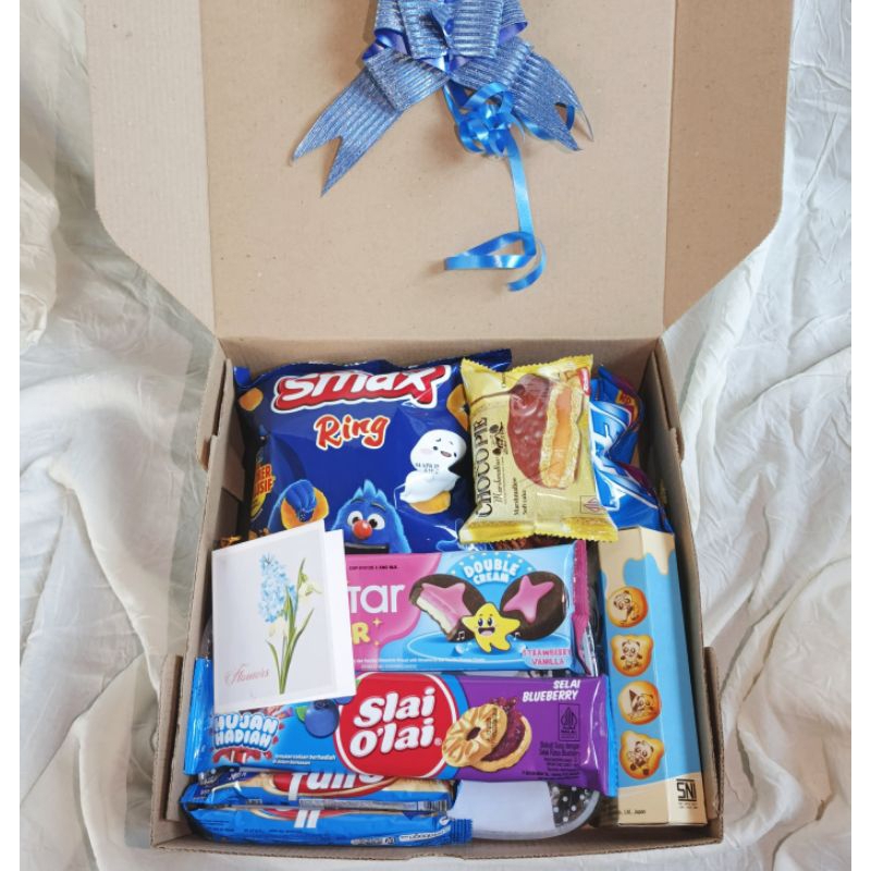 

Hampers ulang tahun/ Kado Graduation, Snack, Happy Birthday By La_estetik