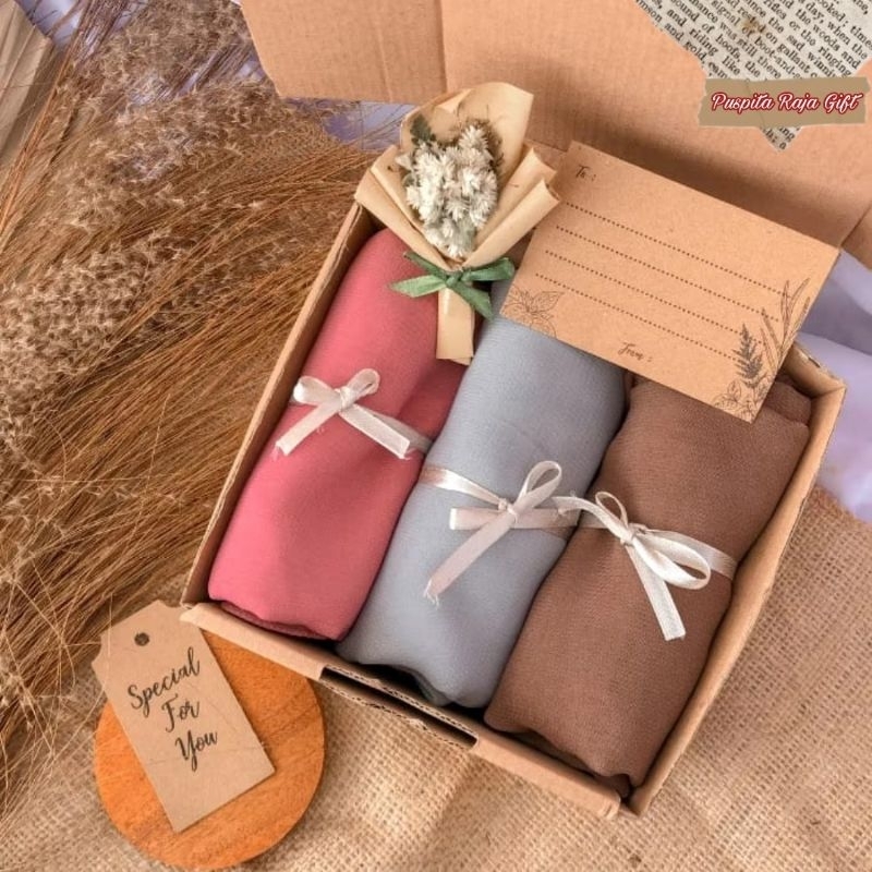 

Hampers Gift Box Jilbab Segiempat Hijab Kado Cewek Kado Ulang Tahun Wisuda Anniversary