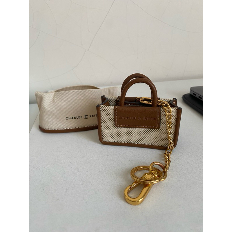 Gantungan tas charles & keith x itzy keychain ck itz mine