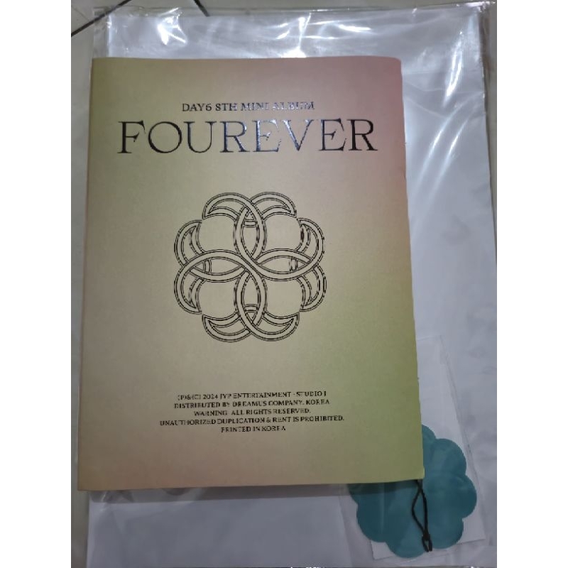 [Sharing] Album Day6 Fourever (CD + Photobook + Poster)