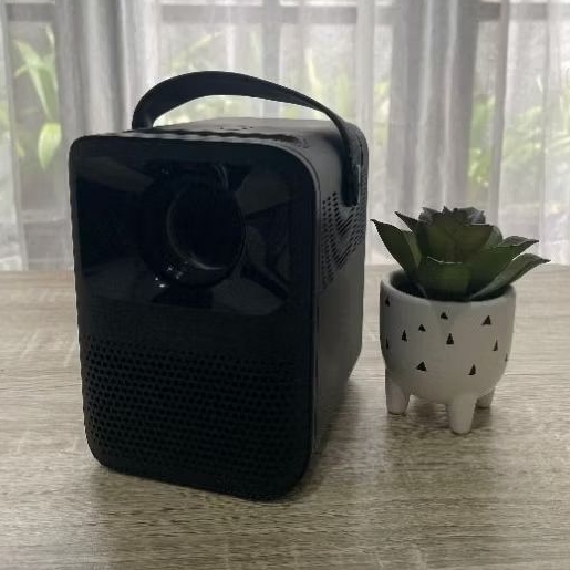 Preloved Ezzrale Smart Mini Android 1080P Projector EZY1 ANSI 3000 Lumens EZY1+