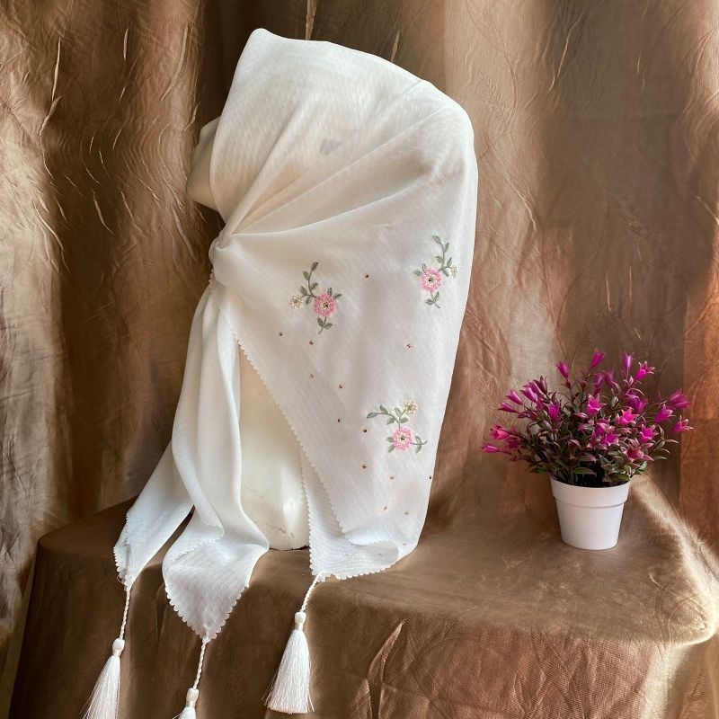 HIJAB SEGI EMPAT MOTIF BUNGA SAKURA BORDIR MUTIARA TERBARU