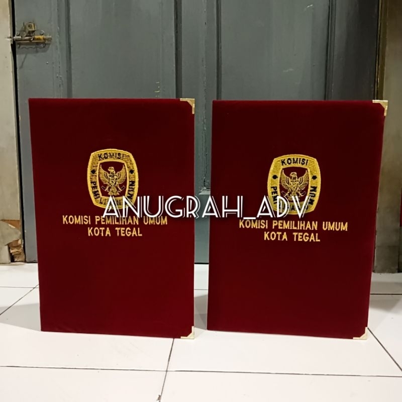 

map custom logo KPU bordir benang emas bahan beludru premium ukuran f4 dan a4