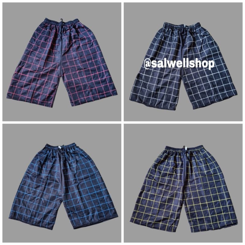 Celana pendek pria motif kotak-kotak