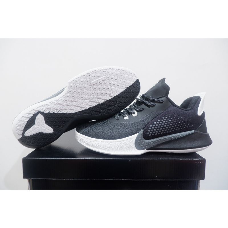 SEPATU BASKET NK KOBE MAMBA FURY LOW BLACK WHITE