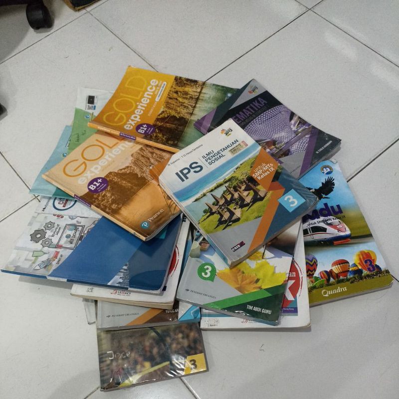 

Buku Pelajaran Sekolah Kelas IX Kurikulum 2013 (Bekas)