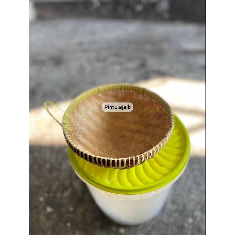 kalo/anyaman bambu