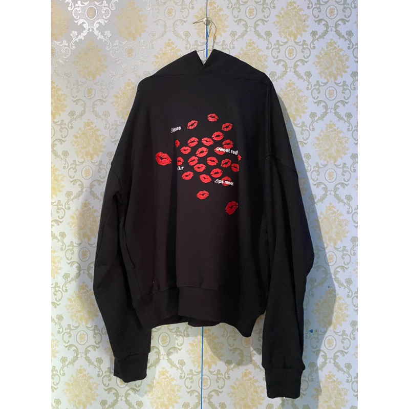 Satisfaction Hoodie Boxy 330GSM Kiss You Black Second