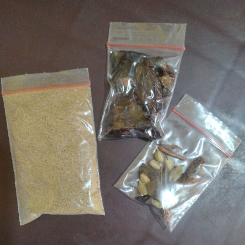 

Bumbu nasi kebuli (Bumbu kebuli + rempah + kismis) Untuk 500gr beras