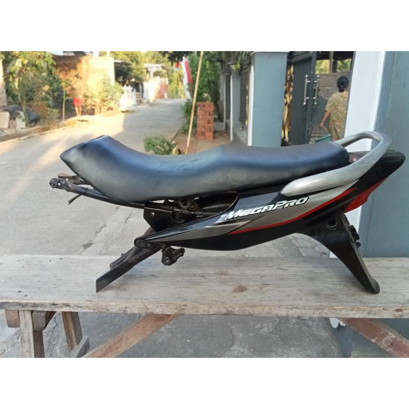 RANKA FRAME BELAKANG BUNTUTAN MEGAPRO PRIMUS ORIGINAL SET BODY