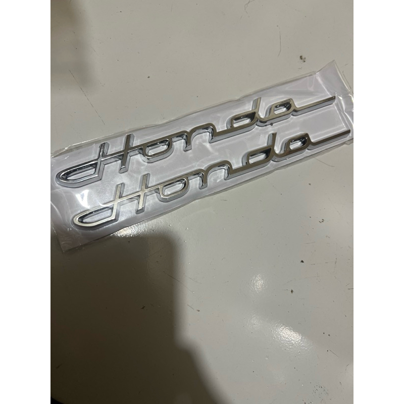 emblem honda latin.  sepasang sesuai foto silver chrome
