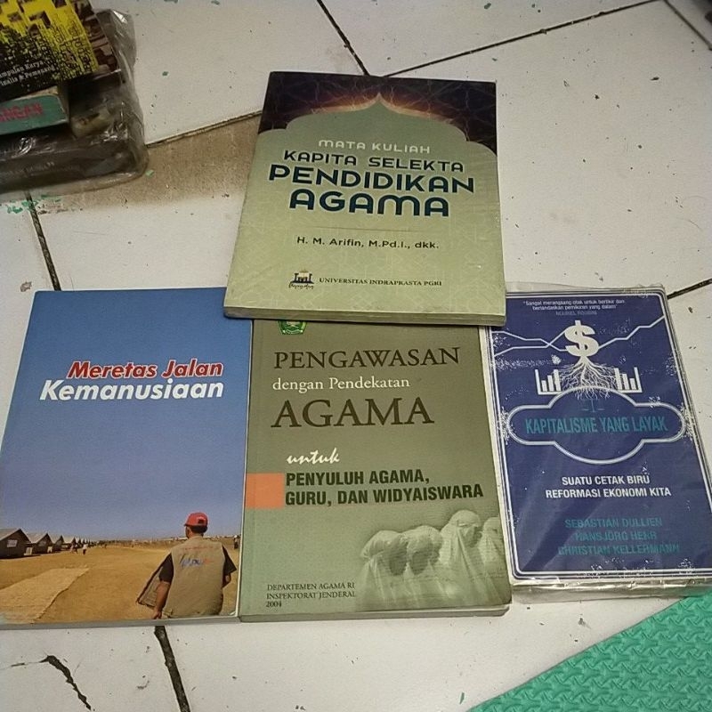 Kapitalisme yang suatu cetak biru reformasi ekonomi kita/  Meretas jalan kemanusiaan / Pengawasan de