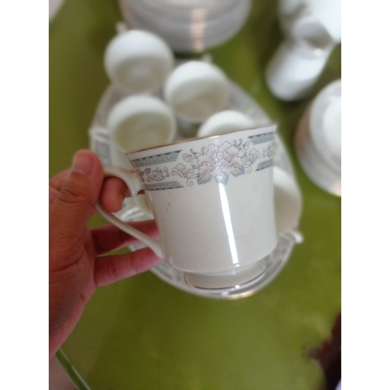 Set Piring Keramik putih bunga