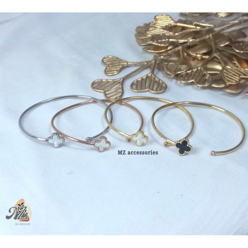 Gelang Bangle Clover Titanium