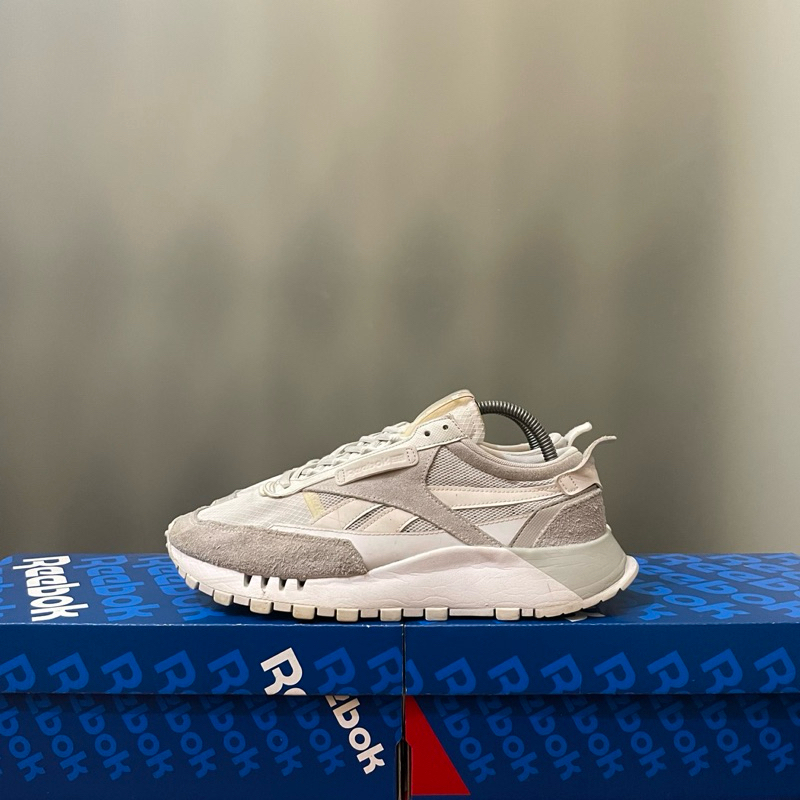 42 - Sepatu Reebok Bekas Second Reebok Classic Leather Legacy Bekas Second