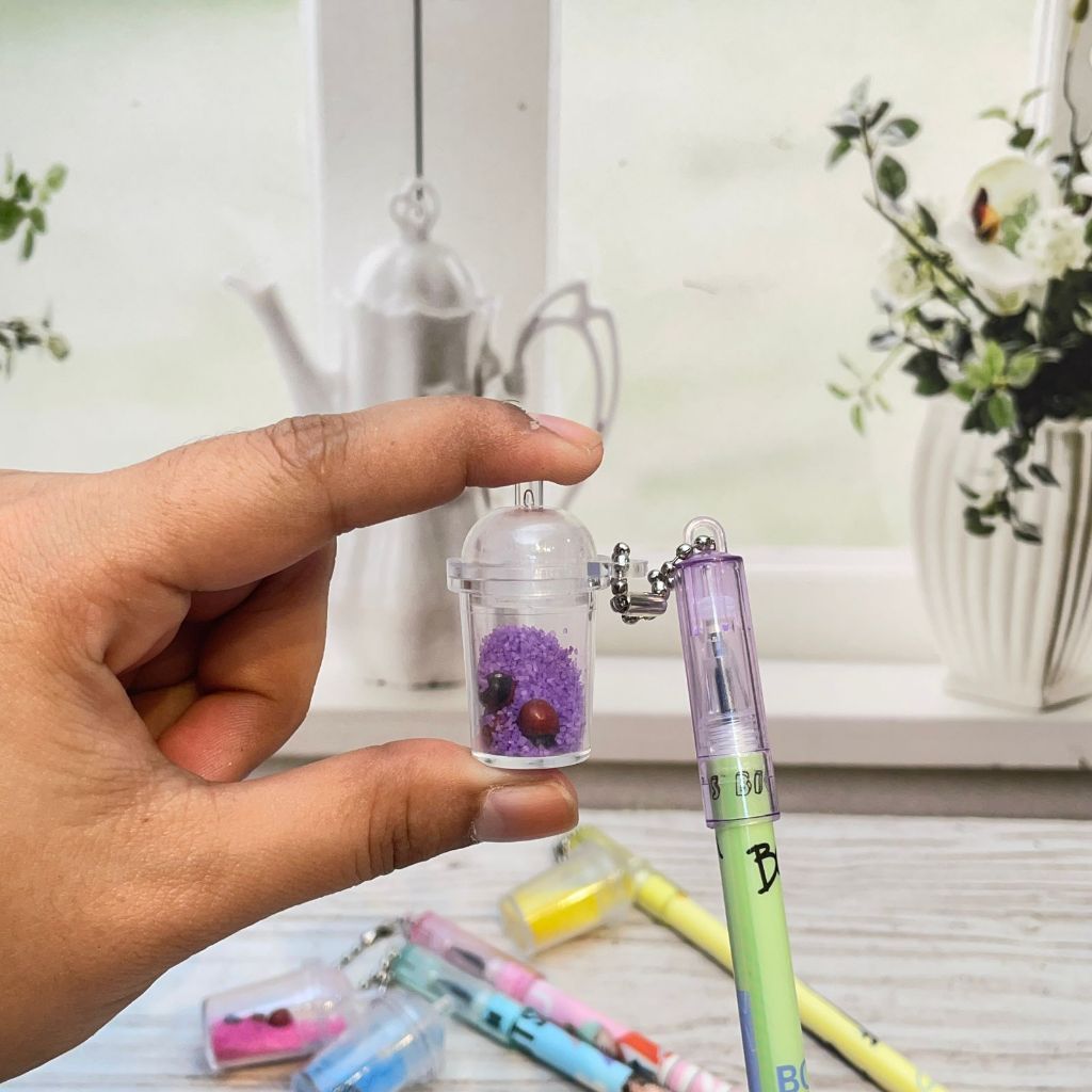 

PULPEN GANTUNGAN BOBA DOT PASIR PG-1432 BOLPEN PENA TINTA HITAM / PERLENGKAPAN ALAT TULIS SEKOLAH KANTOR TERMURAH BISA COD