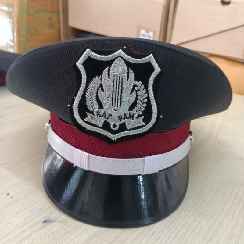 topi pet satpam coklat logo Lis putih dasar merah logo bordir