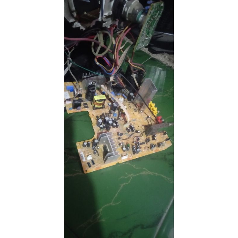 MESIN TV CRT POLYTRON 21inch slim