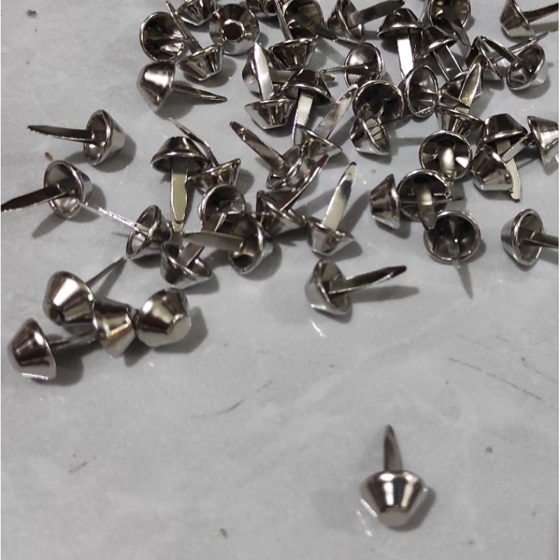 Paku kaki tas / Tatakan dasar tas