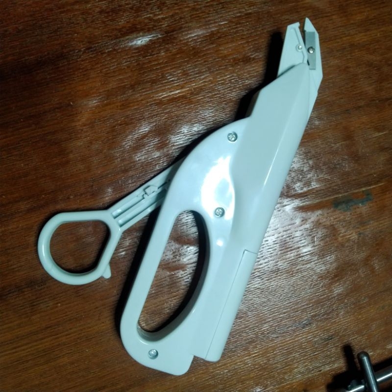 

Electric scissors gunting listrik serbaguna pakai batre anti lelah