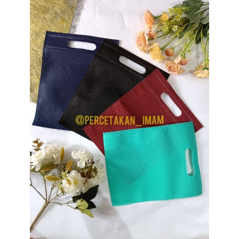 

20 pcs Goodie Bag Tas Belanja Spunbond Goody Bag Spoundbond Oval Polos (20X26)