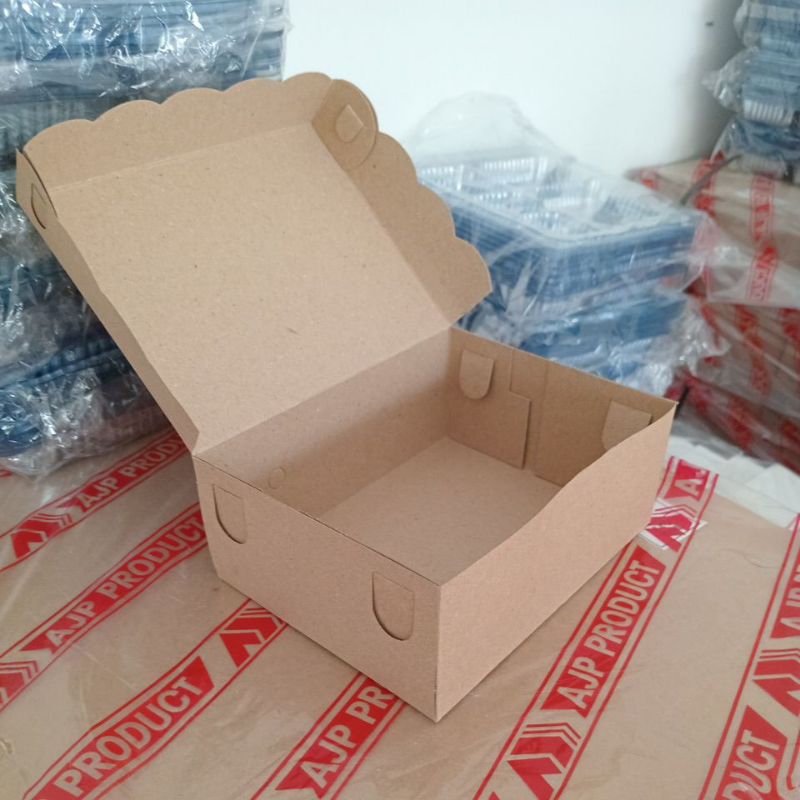 

Kardus Box kue coklat (R5) tanpa laminasi uk. 16,5x12,5x6,5cm tebal 275 gram
