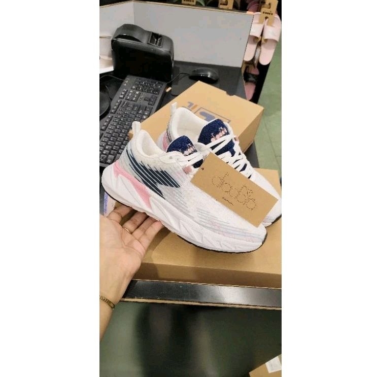 SALE‼️DIADORA HAGEN RUNNING WOMEN ORIGINAL