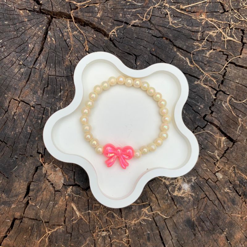 gelang mutiara pita cream/ gelang mutiara love cream
