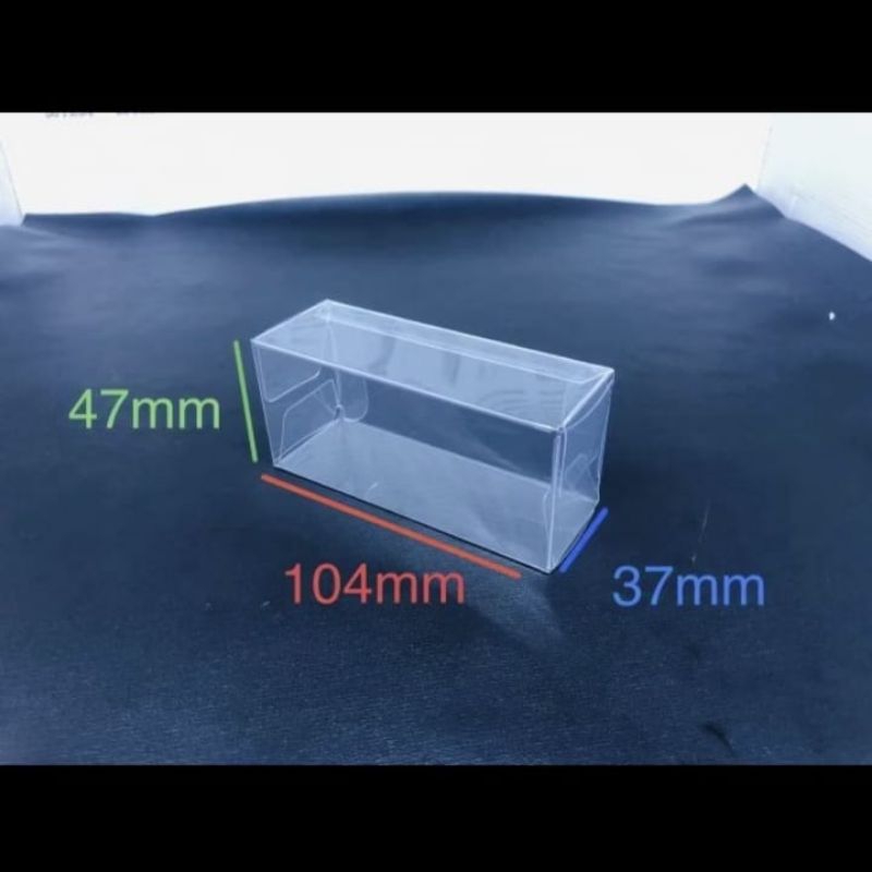 

Mika 4.7x3.7x10Full Mika