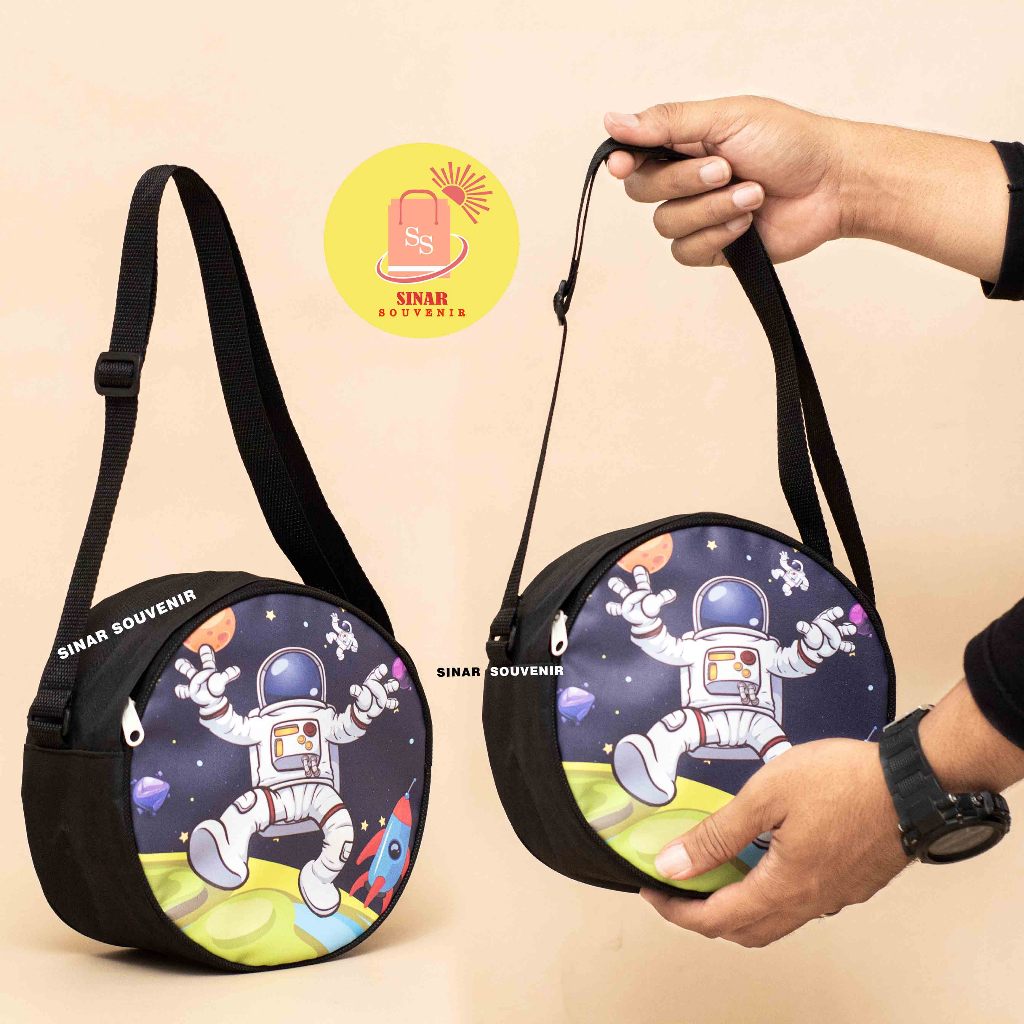 

CHIKO BAG BULAT SELEMPANG SOUVENIR KADO ULTAH ANAK GRATIS HANG TAG NAMA