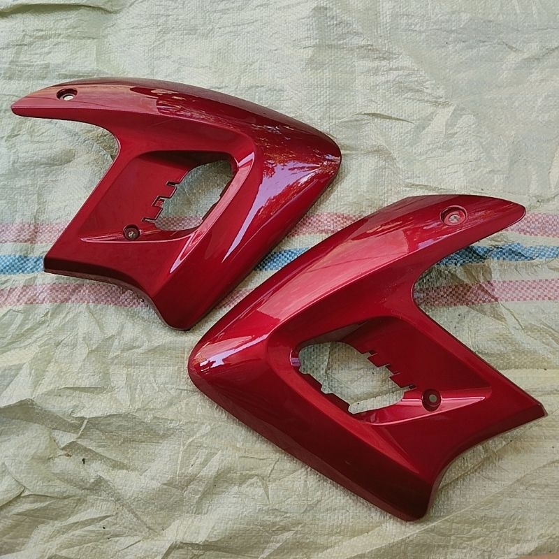 Shroud kupingan tangki Tiger revo awal warna merah original