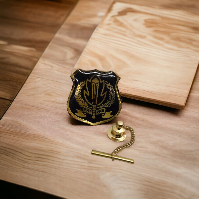 pin krah kewenangan warna hitam satpam security