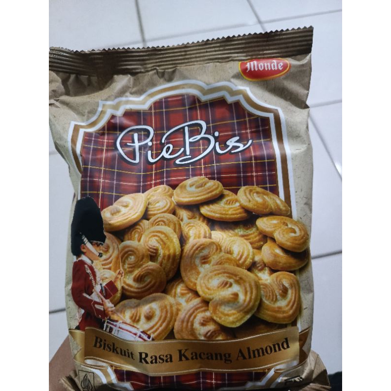 

Monde piebis/ biskuit rasa kacang almond