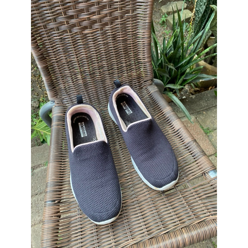 (PRELOVED ORI) SKECHERS GO WALK JOY WOMEN BLACK UK 39