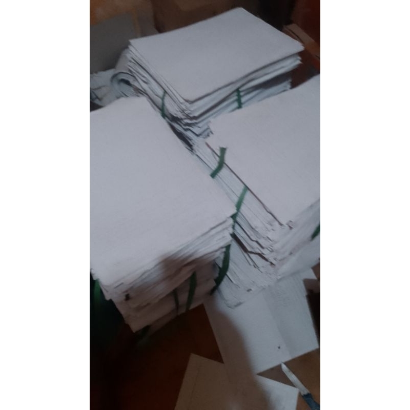 

1kg kertas bekas,hfs A4,sebelah kosong,untuk bungkus,dan lainya p29'5×L 21
