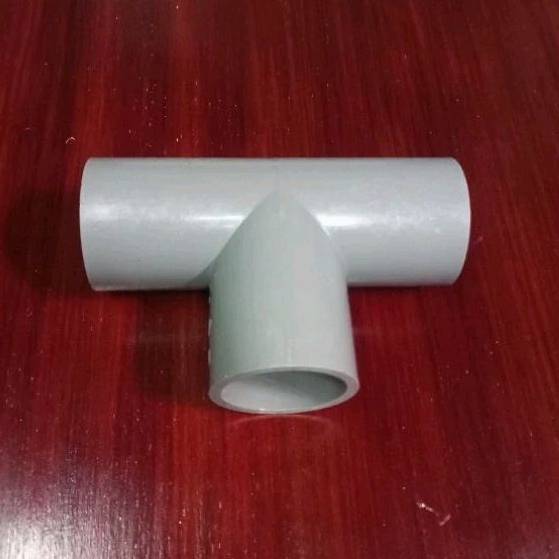 Tee PVC 1 1/4 inch rucika