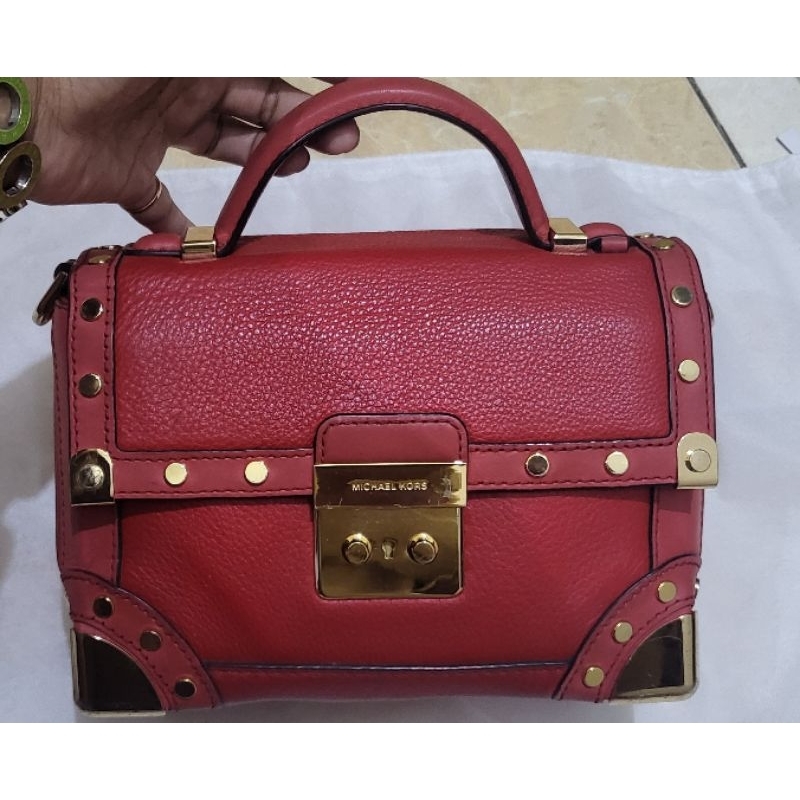 sling handbag mk merah