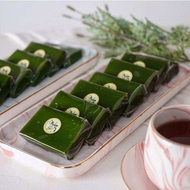 

RB satu loyang (90pcs) atau hampers isi 18 dan isi 36 kue pepe hijau madam liu original - dijamin