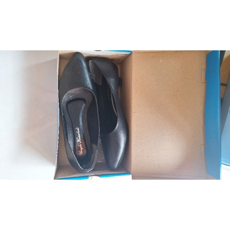 Sepatu Heels Wanita Yongki Komaladi
