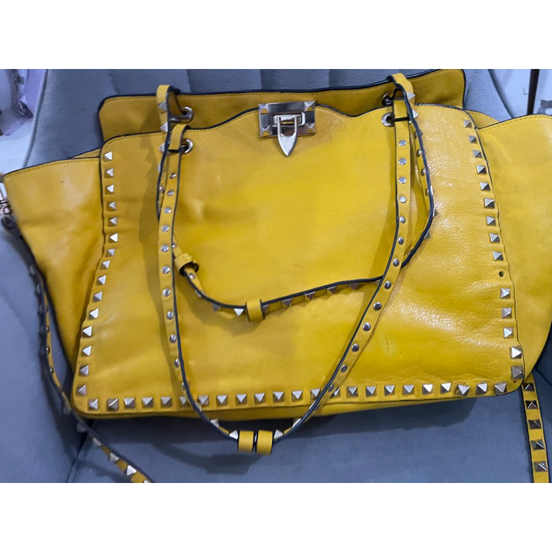 preloved Valentino Garavani rockstudd second