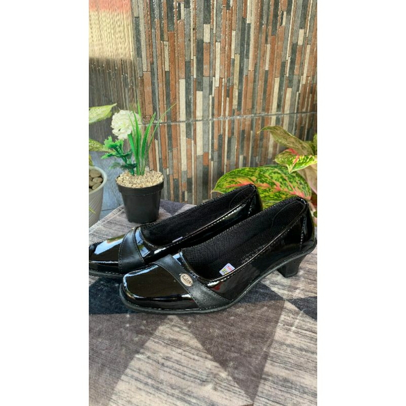 Sepatu wanita hak tinggi 5cm PL 05 Glossy