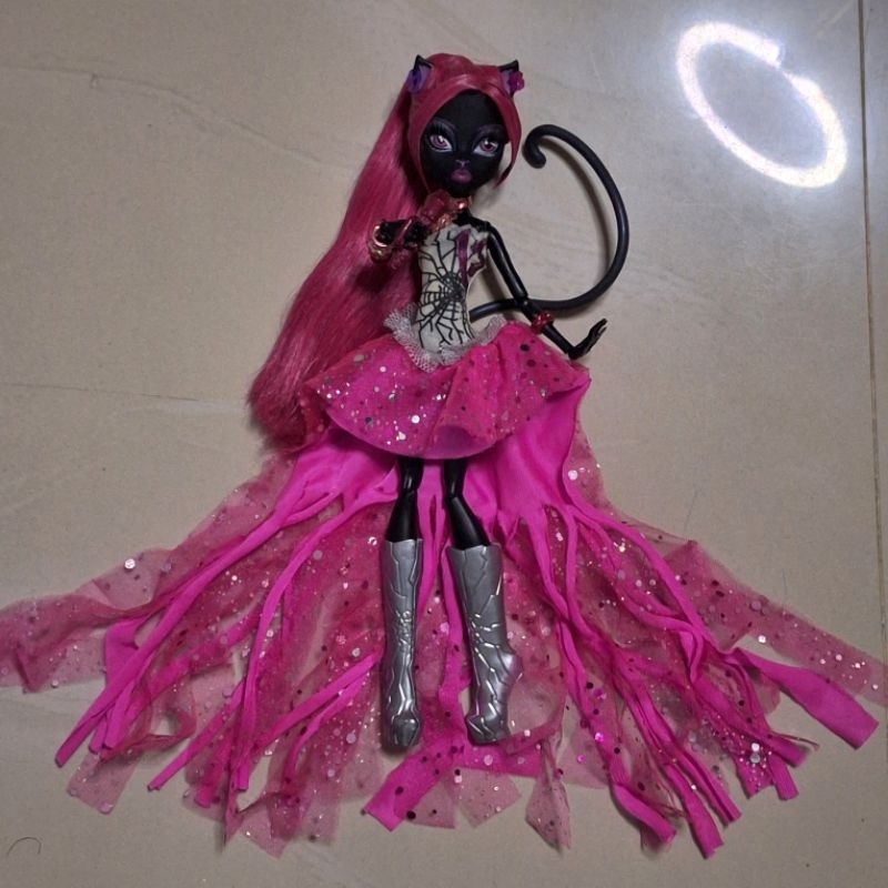 Monster High Signature Catty Noir Mainan Boneka