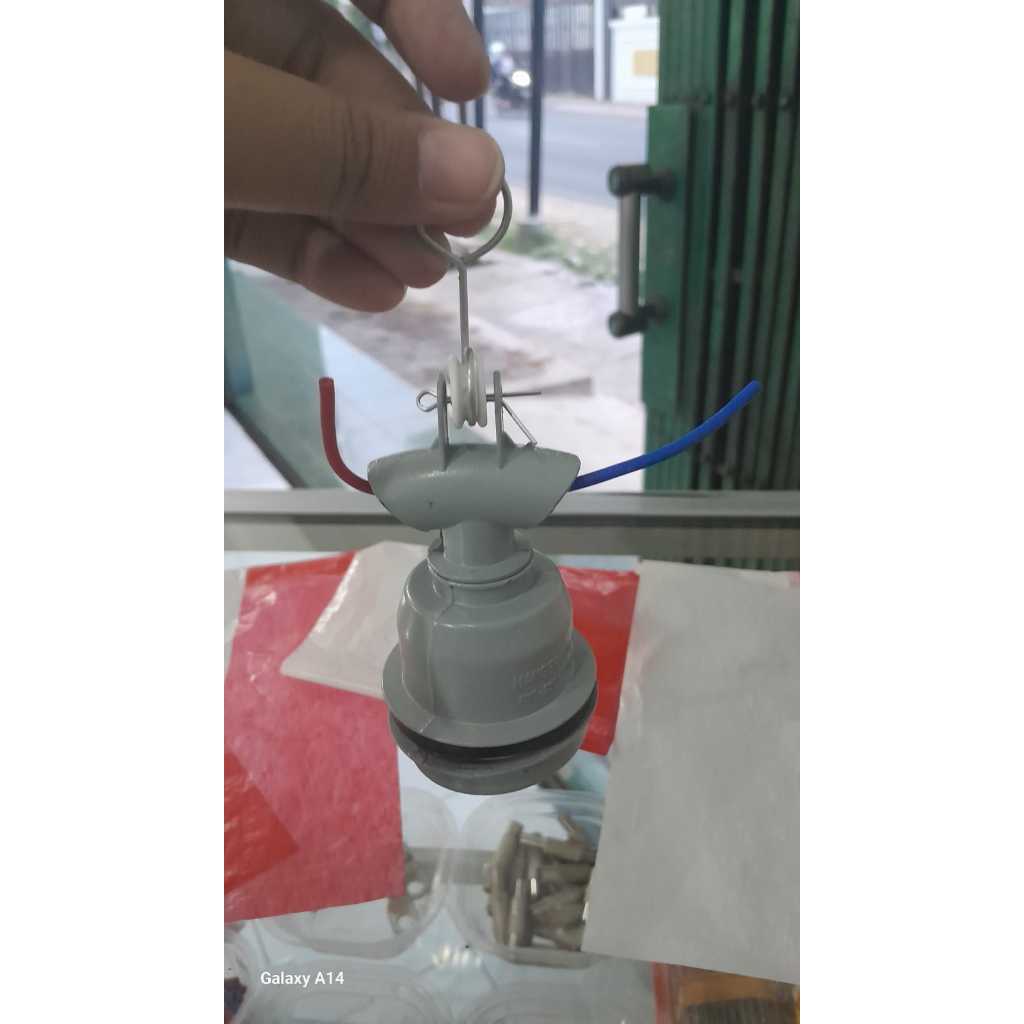 FITTING GANTUNG BESI / FITTING LAMPU JALAN BESI